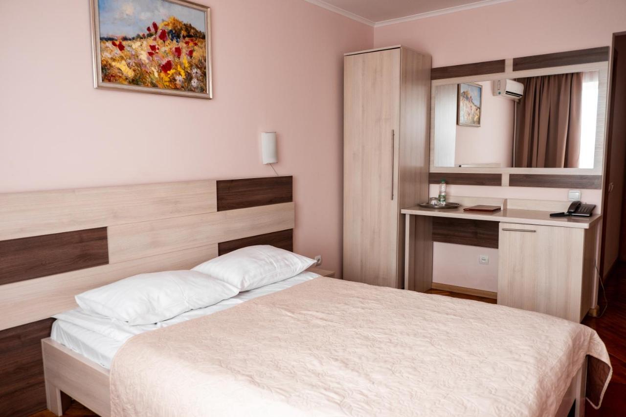 Hotel Halychyna Ternopil Exterior photo